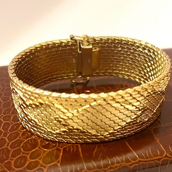 18k Gold Plated Mesh Diamond Pattern Hinged Bracelet Made In Italy, 7.25”L x 1”W - Picture 8 of 12